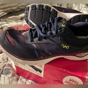 Like New Ryka Women's Walking Tennis Shoes - Size 8 1/2 M